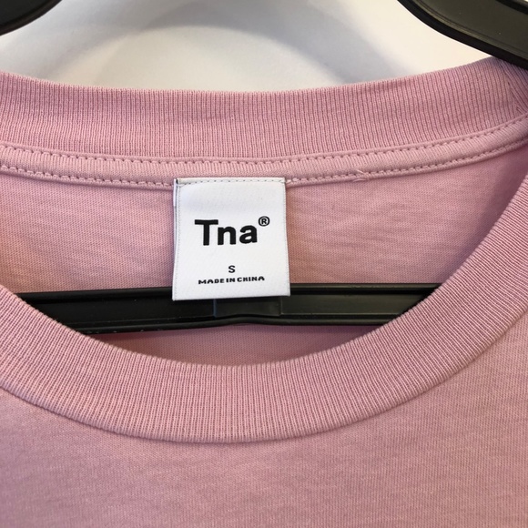Aritzia TNA Pink Crop Top - Picture 3 of 3